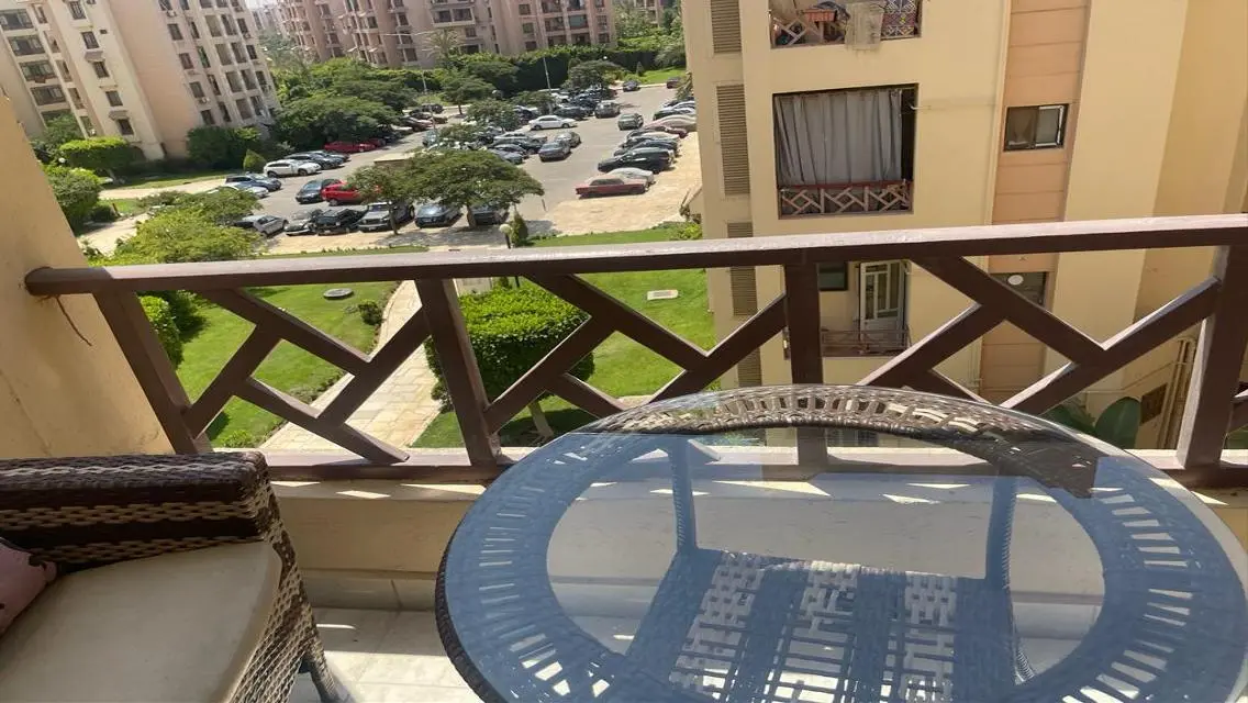 شقة جميلة ٢ غرفة نوم للإيجار مع شرفة وحديقة خاصة