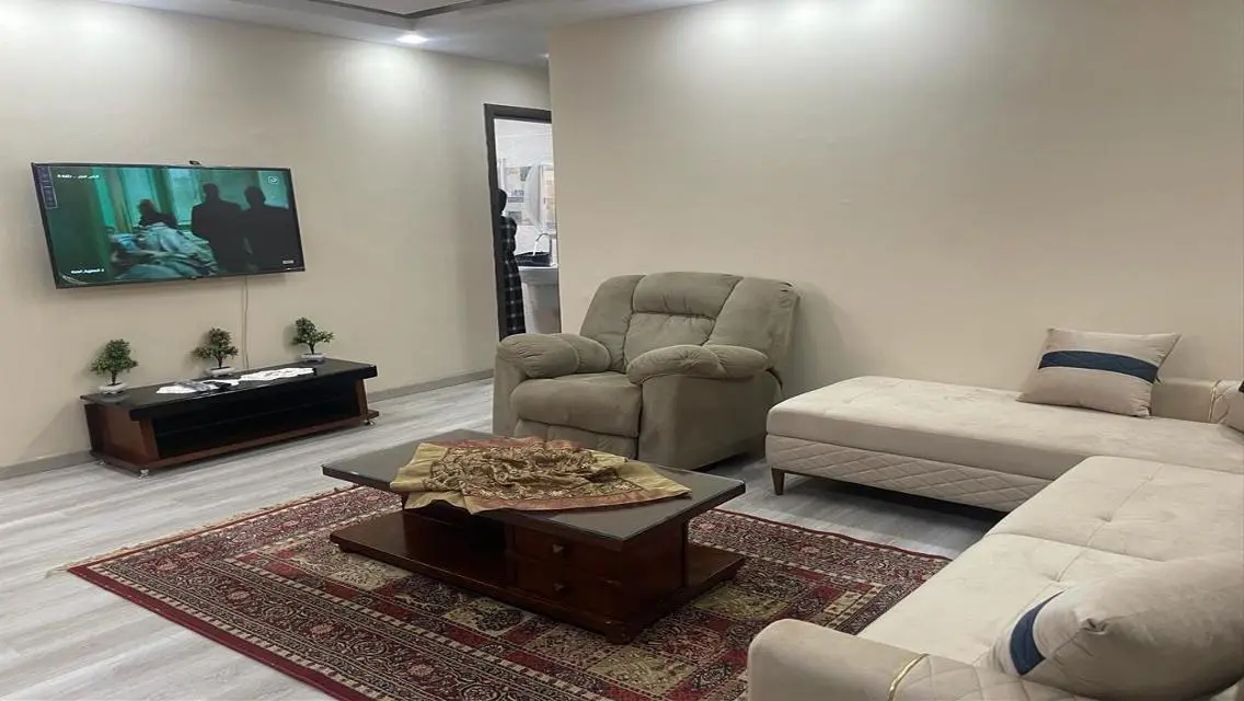 شقة جميلة ٢ غرفة نوم للإيجار مع شرفة وحديقة خاصة