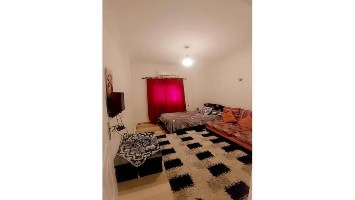 Lake-view Apartment with Full Amenities