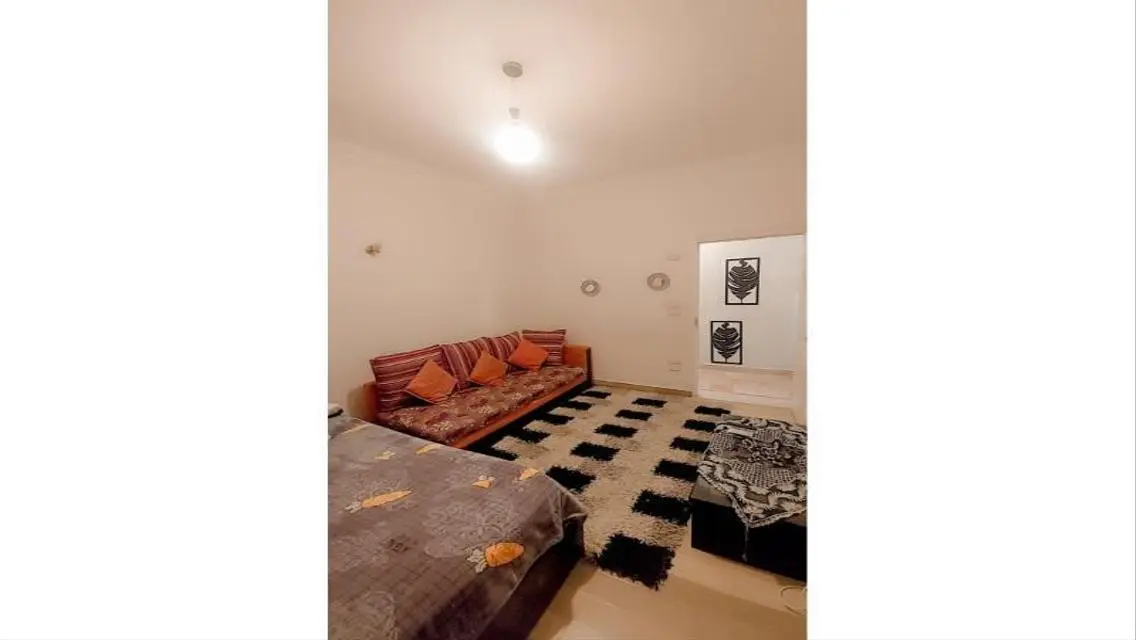 Lake-view Apartment with Full Amenities