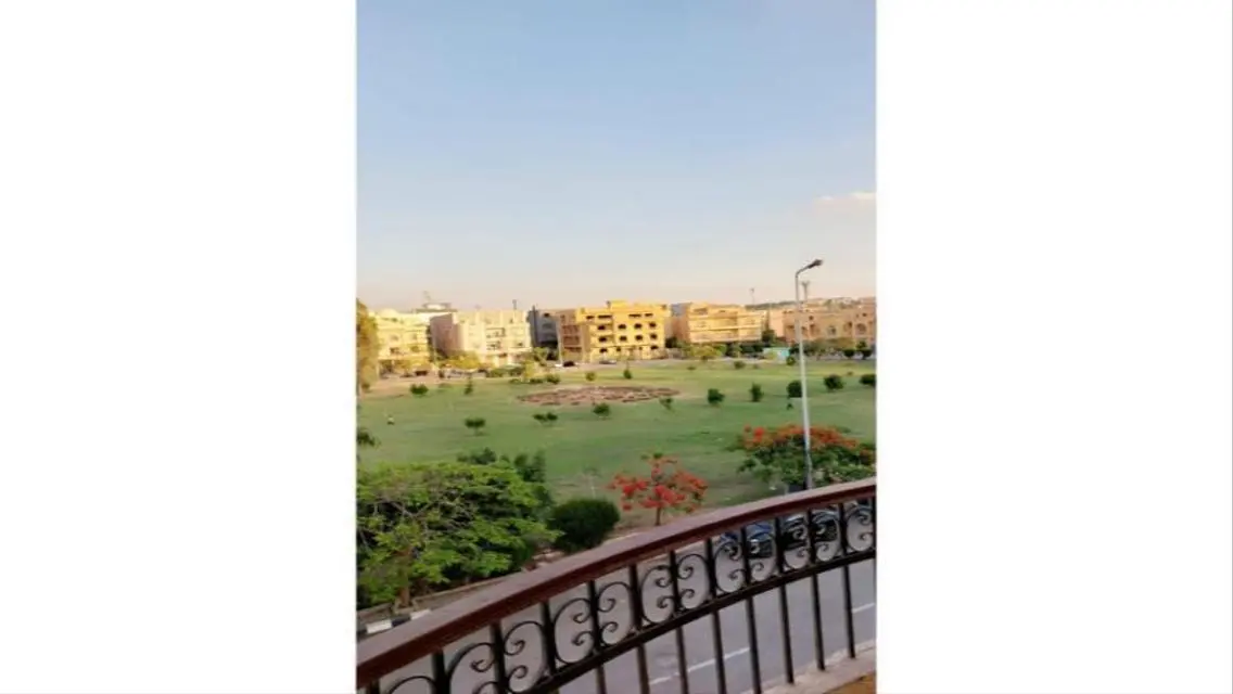 Lake-view Apartment with Full Amenities
