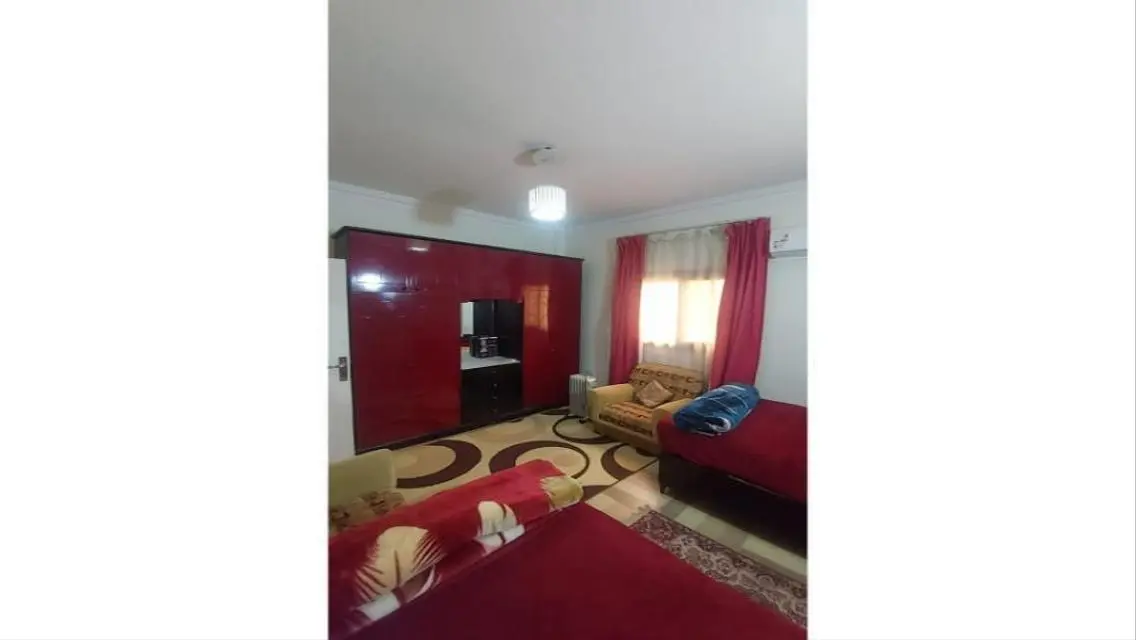Lake-view Apartment with Full Amenities