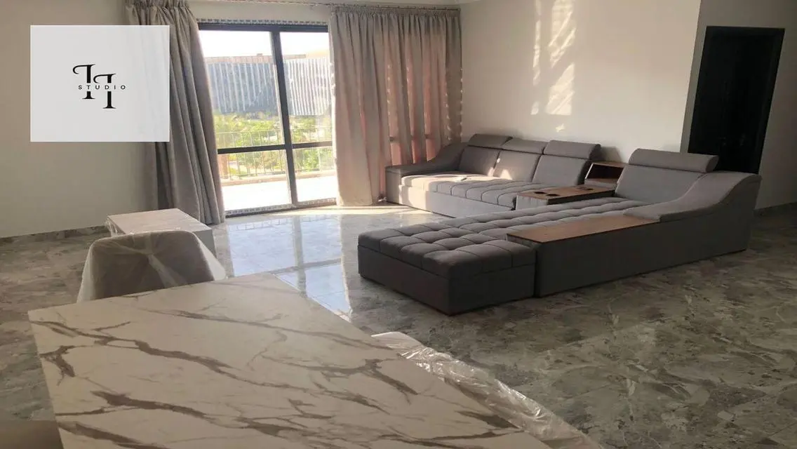Luxury Apartment with Pool and Gym