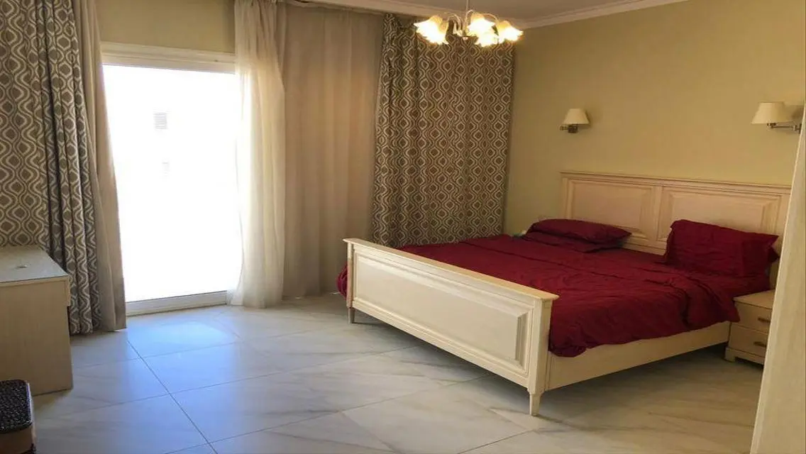 فيلا فاخرة للبيع بمساحة شاسعة