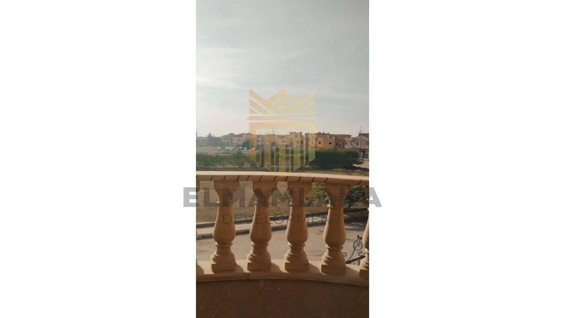 فيلا فاخرة مع حديقة خاصة للبيع