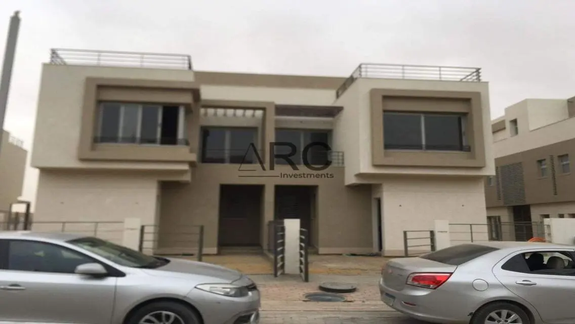 فيلا فاخرة بمساحة كبيرة مع جميع المرافق