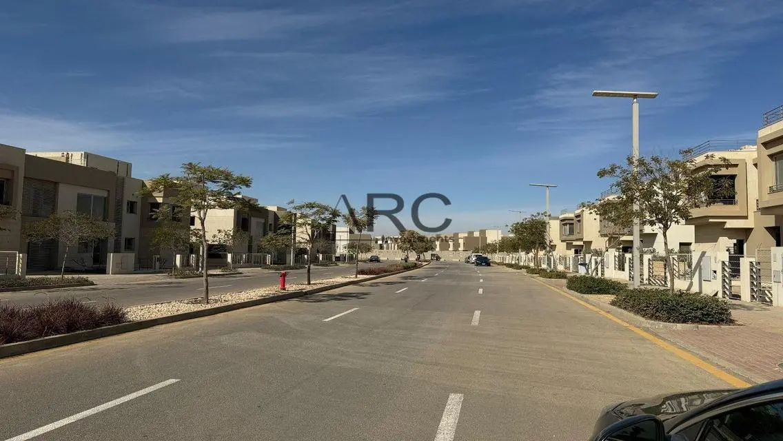 فيلا فاخرة بمساحة كبيرة مع جميع المرافق