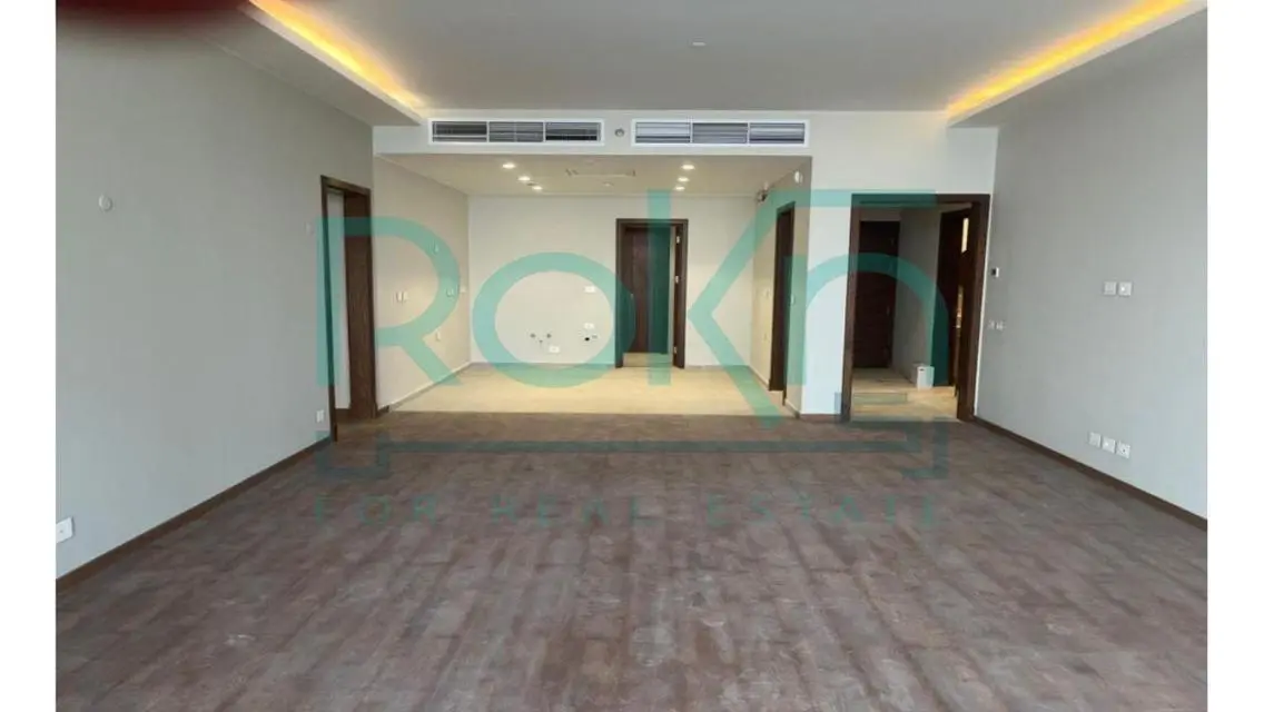 فيلا فاخرة للبيع بمساحة واسعة مع جميع المرافق