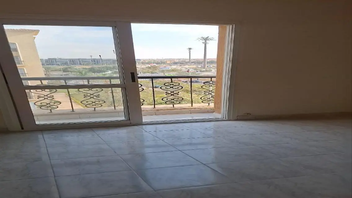-180- شقة فاخرة بخدمات مميزة
