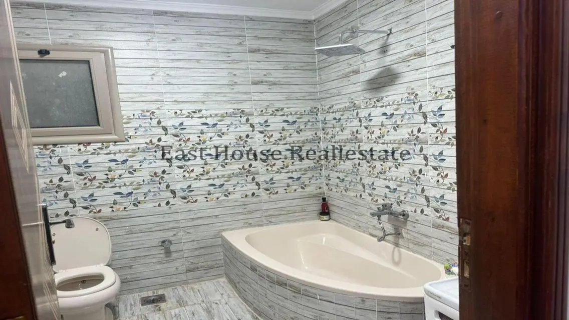 Luxury Apartment with Spacious Balconies and Private Garden
