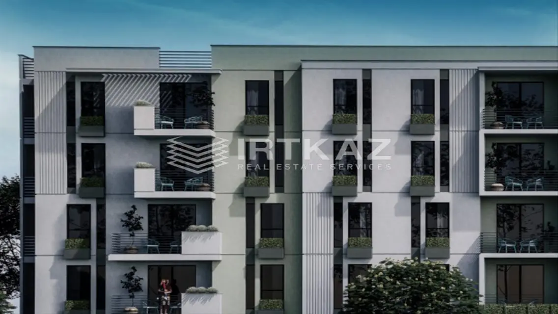 Land 200 meters from the Lake in Isola Sheraton