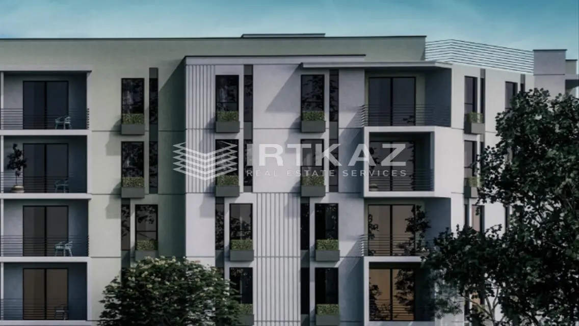 Land 200 meters from the Lake in Isola Sheraton