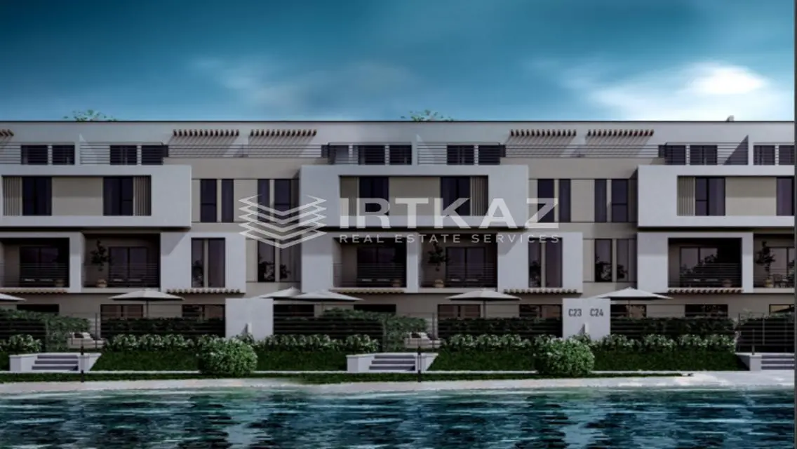 Land 200 meters from the Lake in Isola Sheraton
