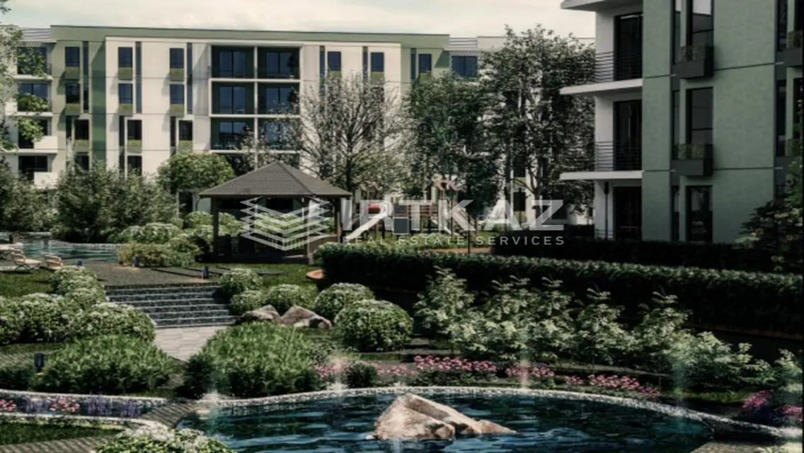 Land 200 meters from the Lake in Isola Sheraton