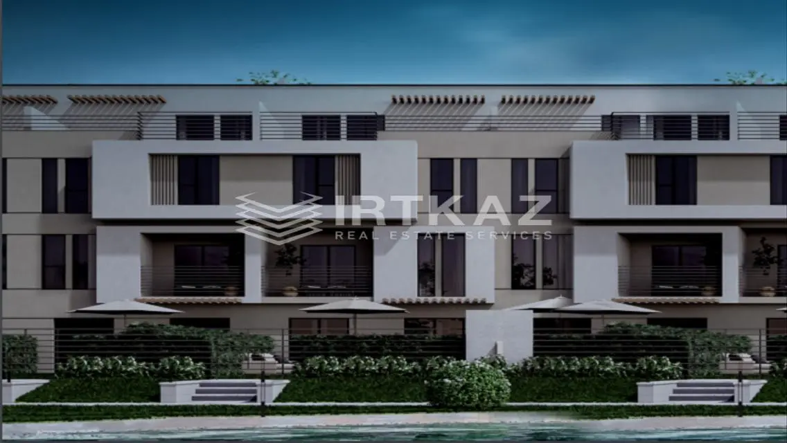 Land 200 meters from the Lake in Isola Sheraton