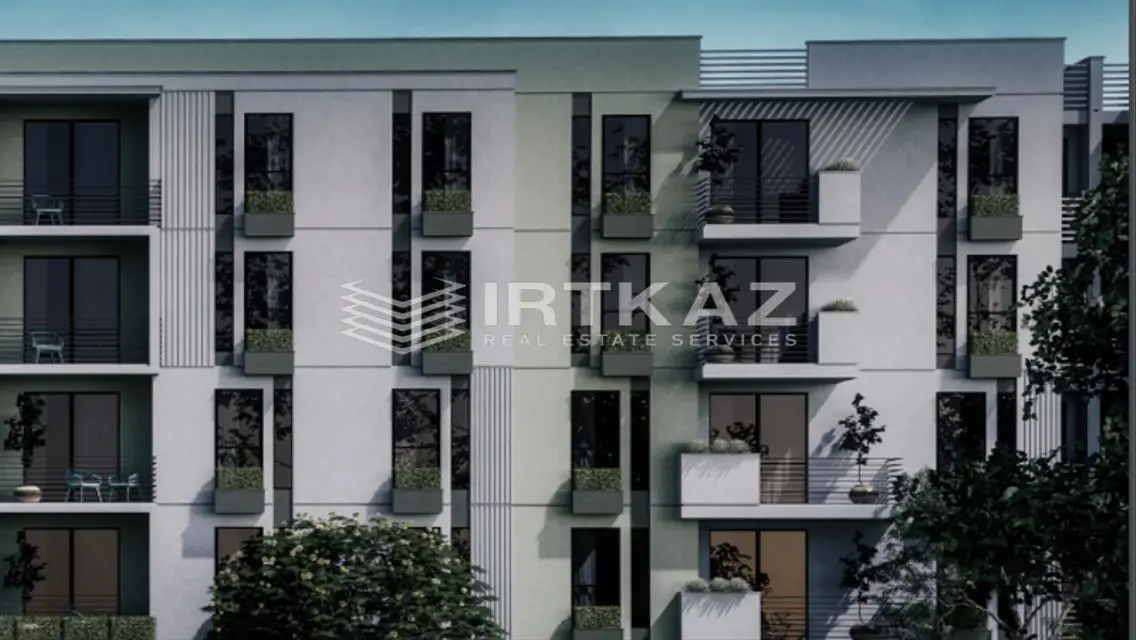 Land 200 meters from the Lake in Isola Sheraton