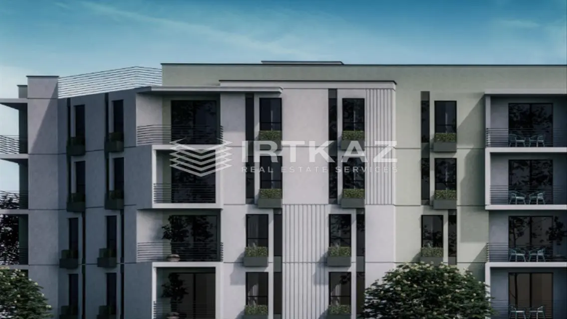 Land 200 meters from the Lake in Isola Sheraton
