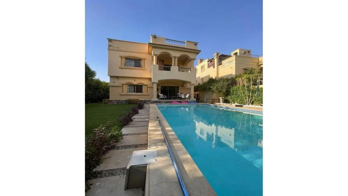 Luxury Apartment with Premium Amenities in Strategic Location