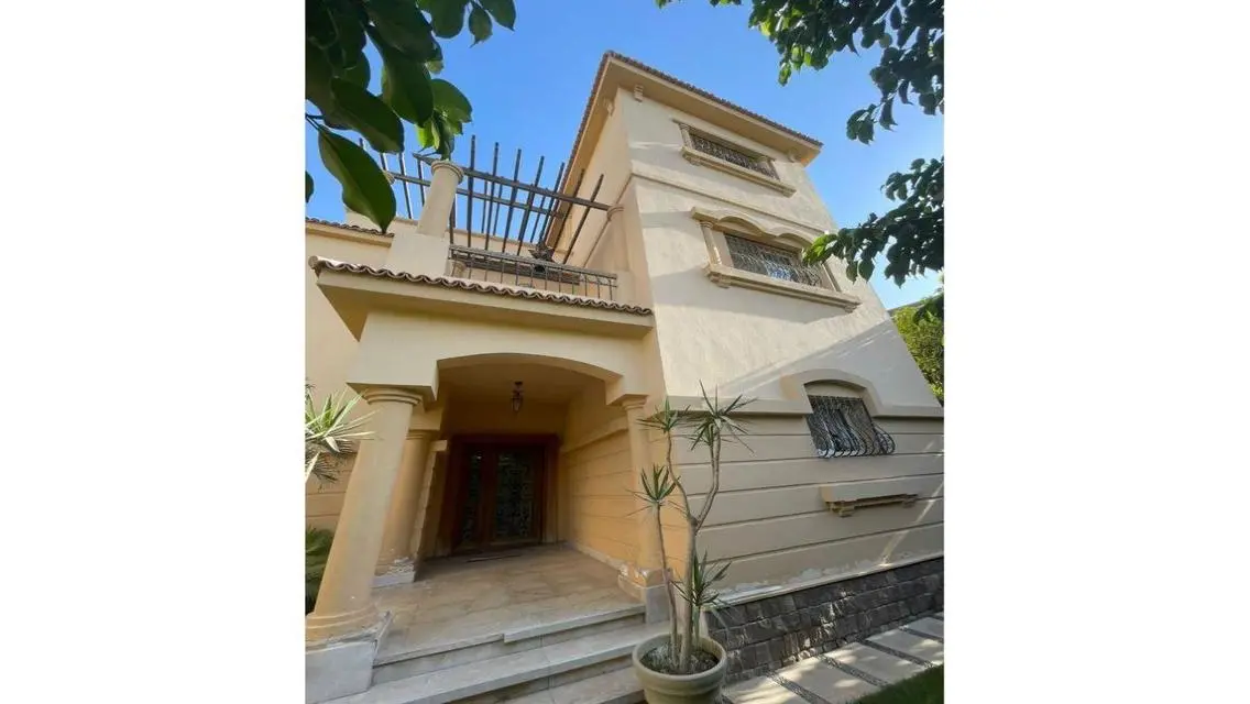 Luxury Apartment with Premium Amenities in Strategic Location