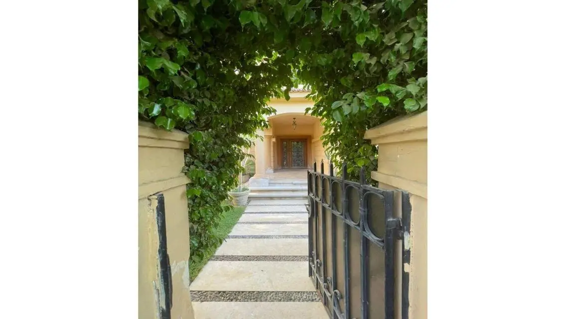 Luxury Apartment with Premium Amenities in Strategic Location