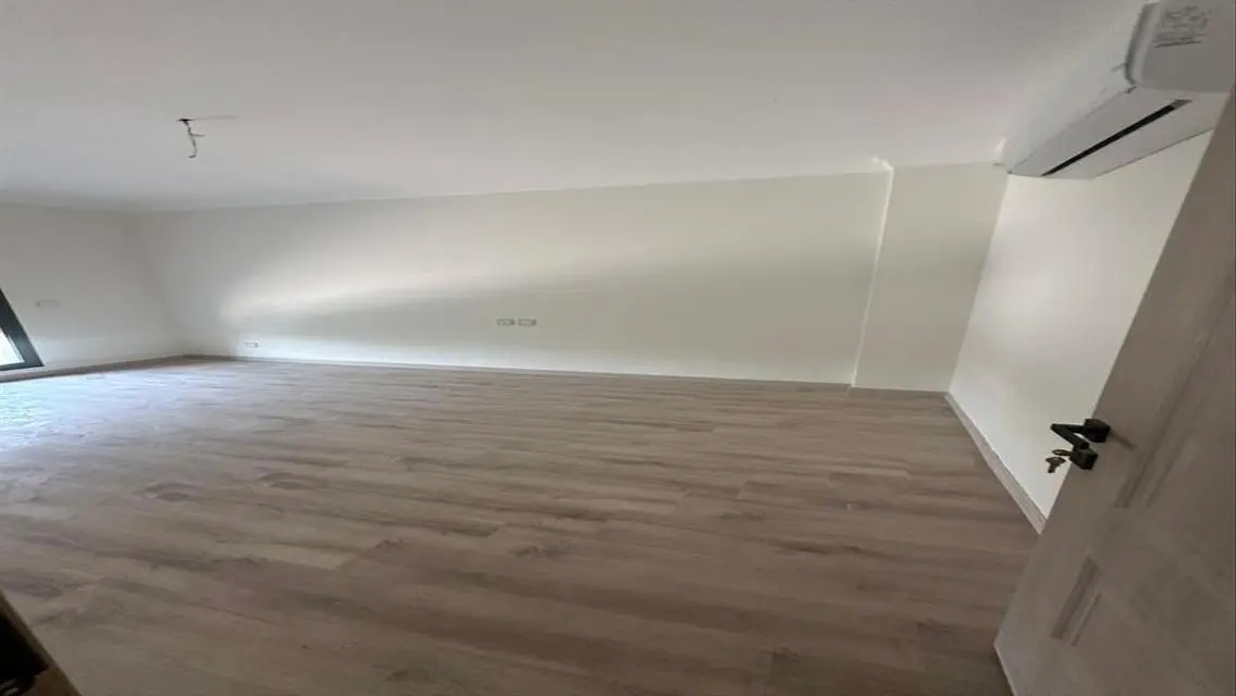 Luxury 110 m² Apartment in Al Sharjah with Private Garden and Pool