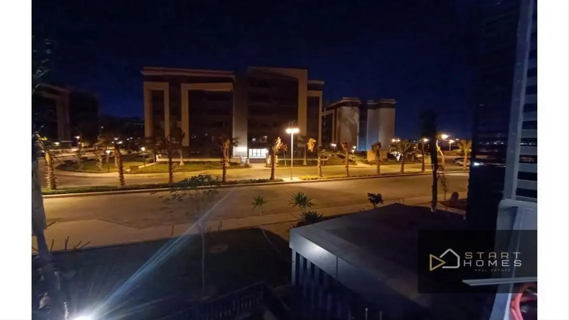شقة فاخرة للإيجار في دينه مع غرفة خادمة