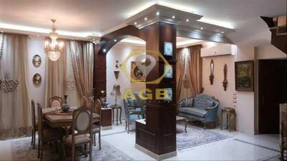فيلا فاخرة مع حديقة خاصة ومسبح