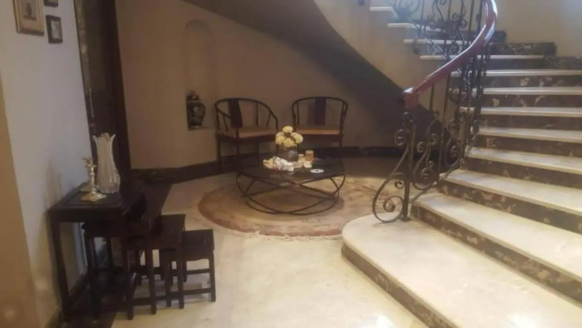 فيلا فاخرة للبيع في موقع متميز