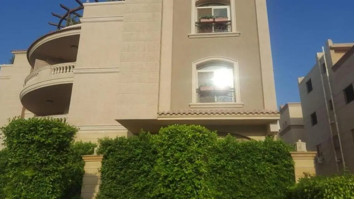 فيلا فاخرة للبيع في موقع متميز