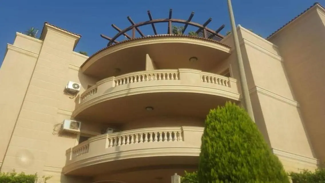 فيلا فاخرة للبيع في موقع متميز