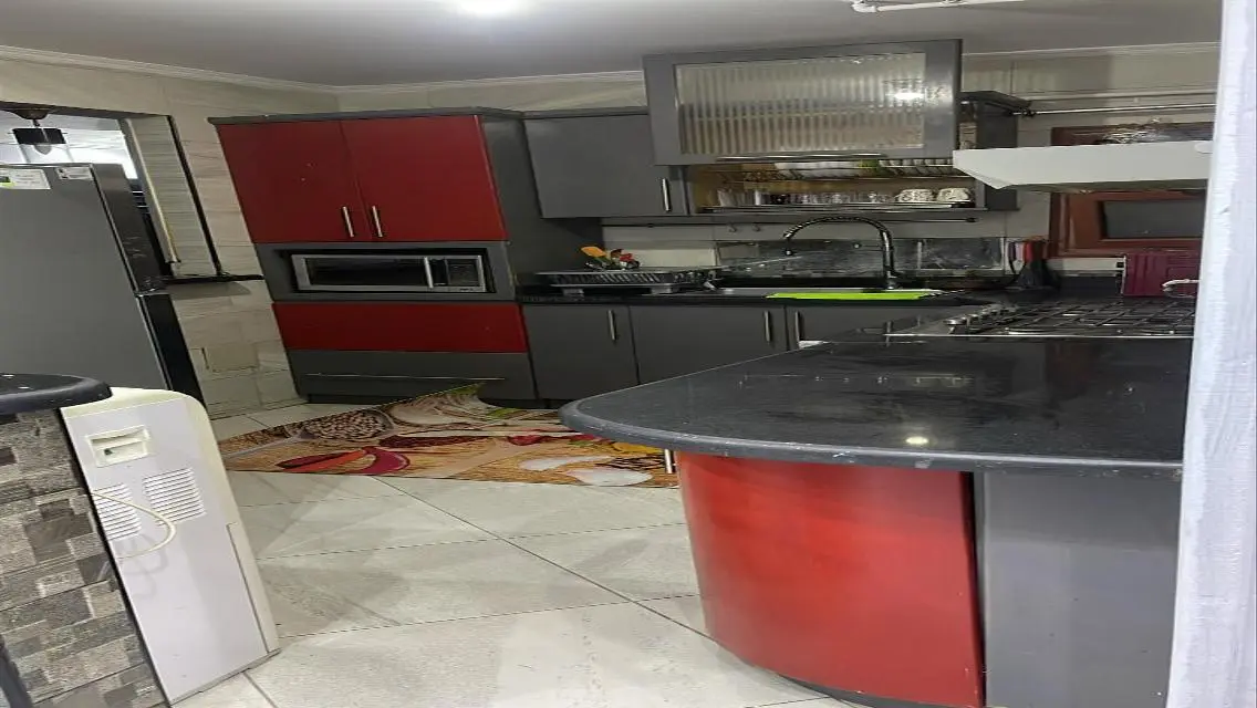 شقة فاخرة للإيجار في موقع متميز