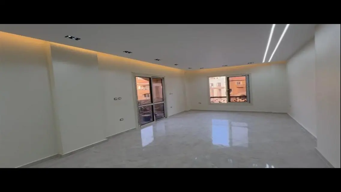 فيلا فاخرة 171 بمساحة شاسعة للبيع