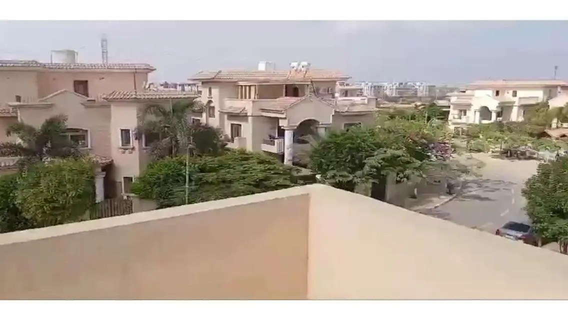 شقة للبيع بمساحة ممتازة بموقع مميز