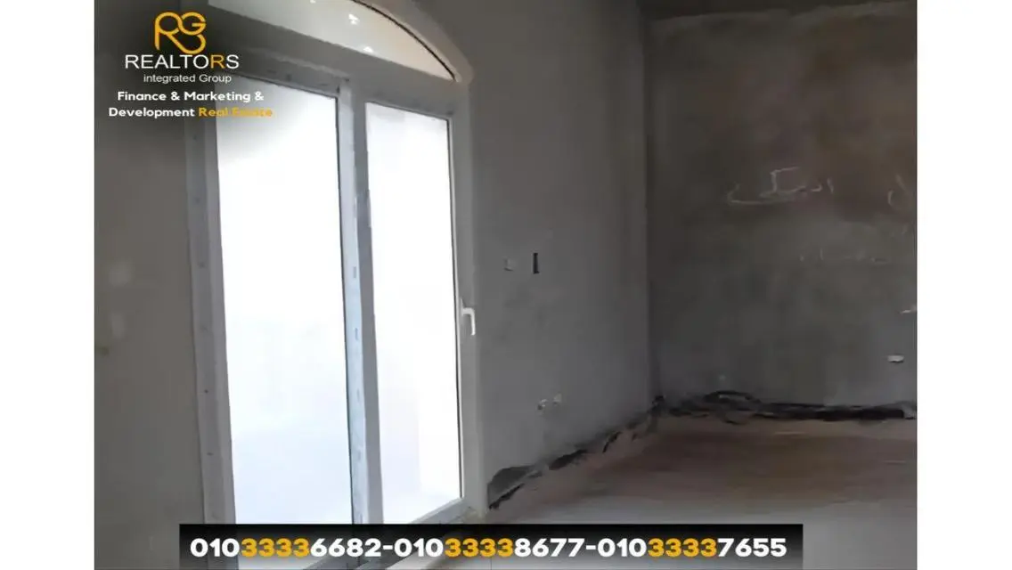 شقة للبيع بمساحة ممتازة بموقع مميز