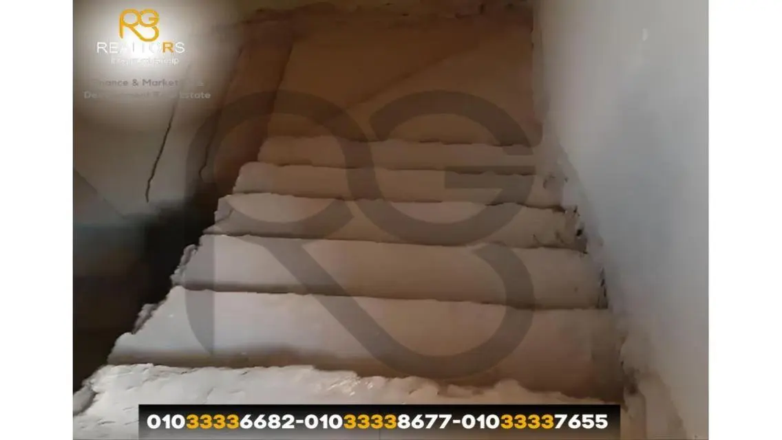 شقة للبيع بمساحة ممتازة بموقع مميز