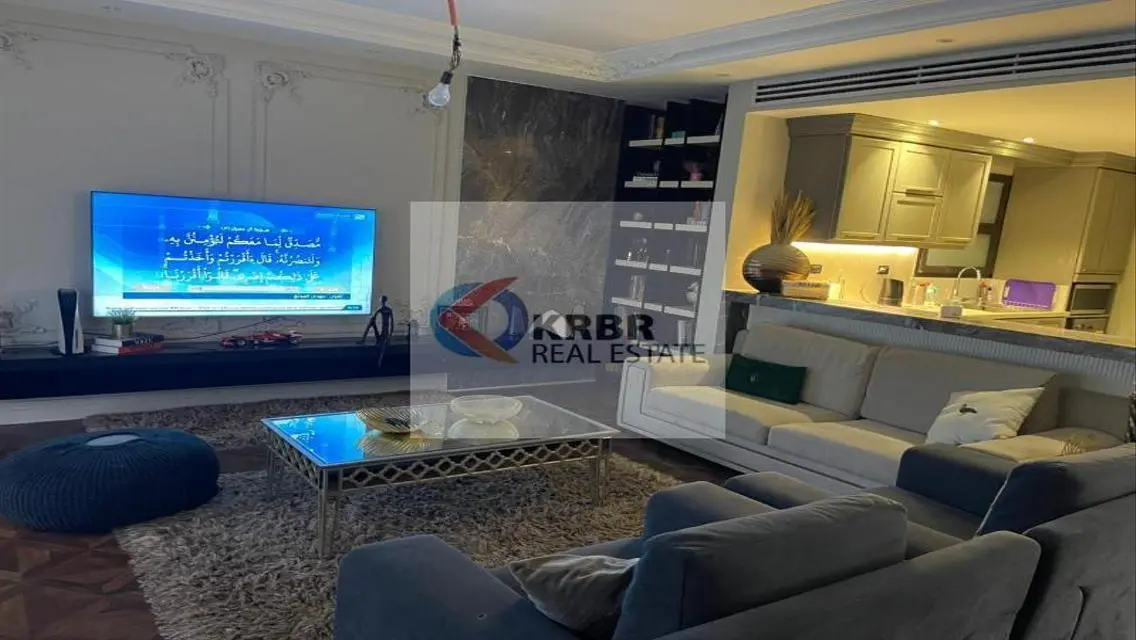 فيلا فاخرة مع حديقة خاصة ومميزات استثنائية