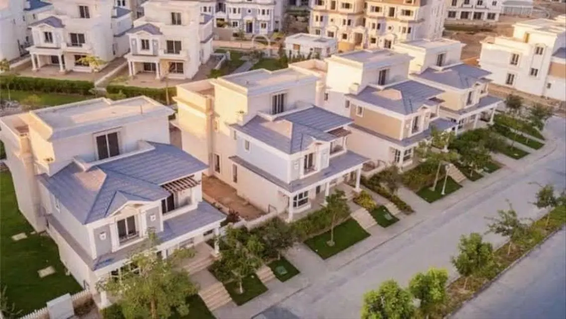 Luxury Villa with Mountain View in the City