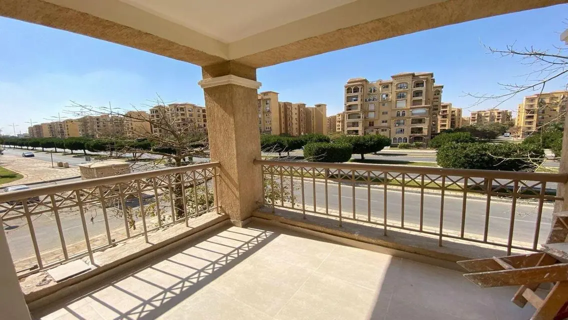 كوخ مميز مع شرفة وحارس أمن