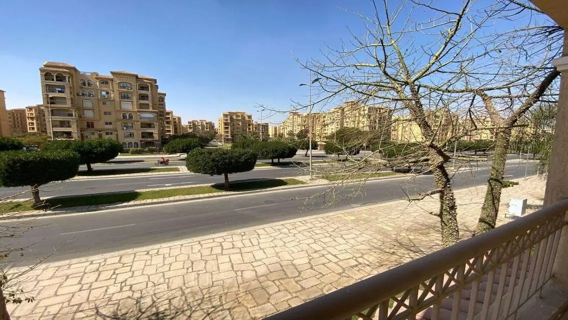 كوخ مميز مع شرفة وحارس أمن