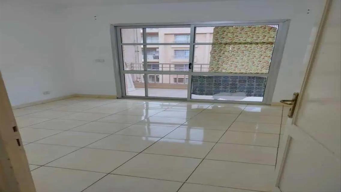 شقة مميزة للإيجار -116-