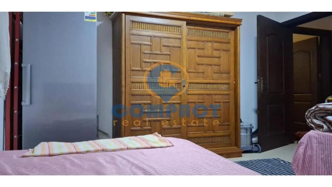 شقة فاخرة مع شرفة مطلة على معلم رئيسي