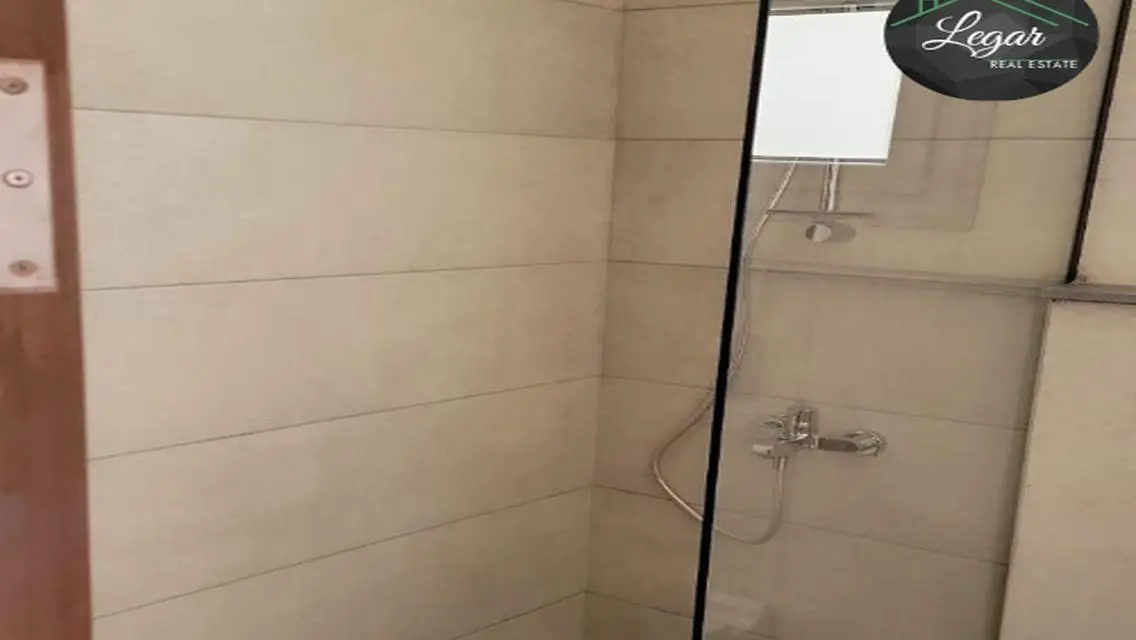شقة بمساحة 475 متر في بالم باركس بسعر 35000
