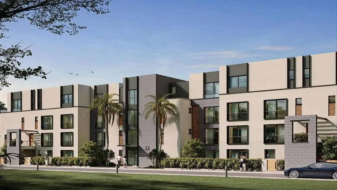Luxury Apartment with Private Garden in Garden Lakes Hyde Park 8