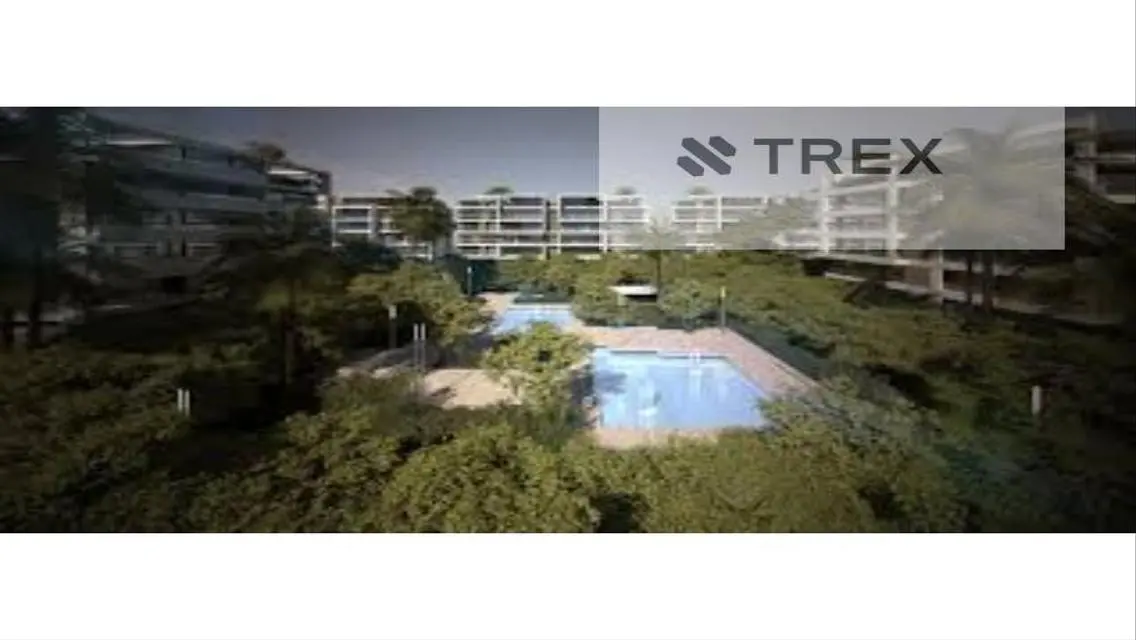 Stunning Lake View Apartment in Golden Square