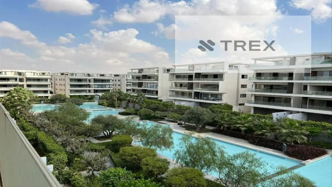 Stunning Lake View Apartment in Golden Square