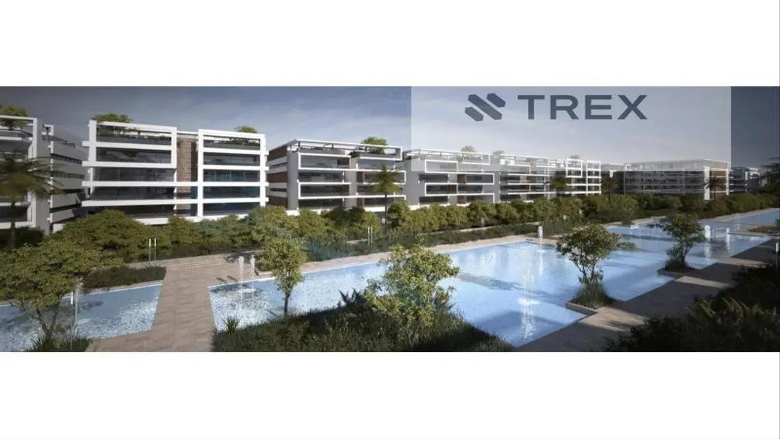 Stunning Lake View Apartment in Golden Square