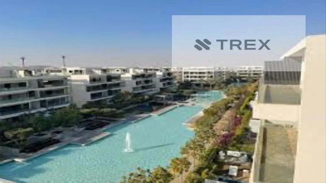 Stunning Lake View Apartment in Golden Square