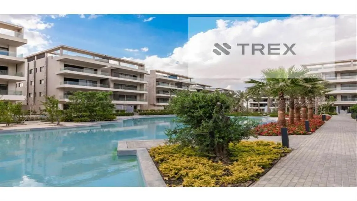 Stunning Lake View Apartment in Golden Square