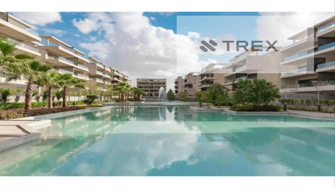Stunning Lake View Apartment in Golden Square