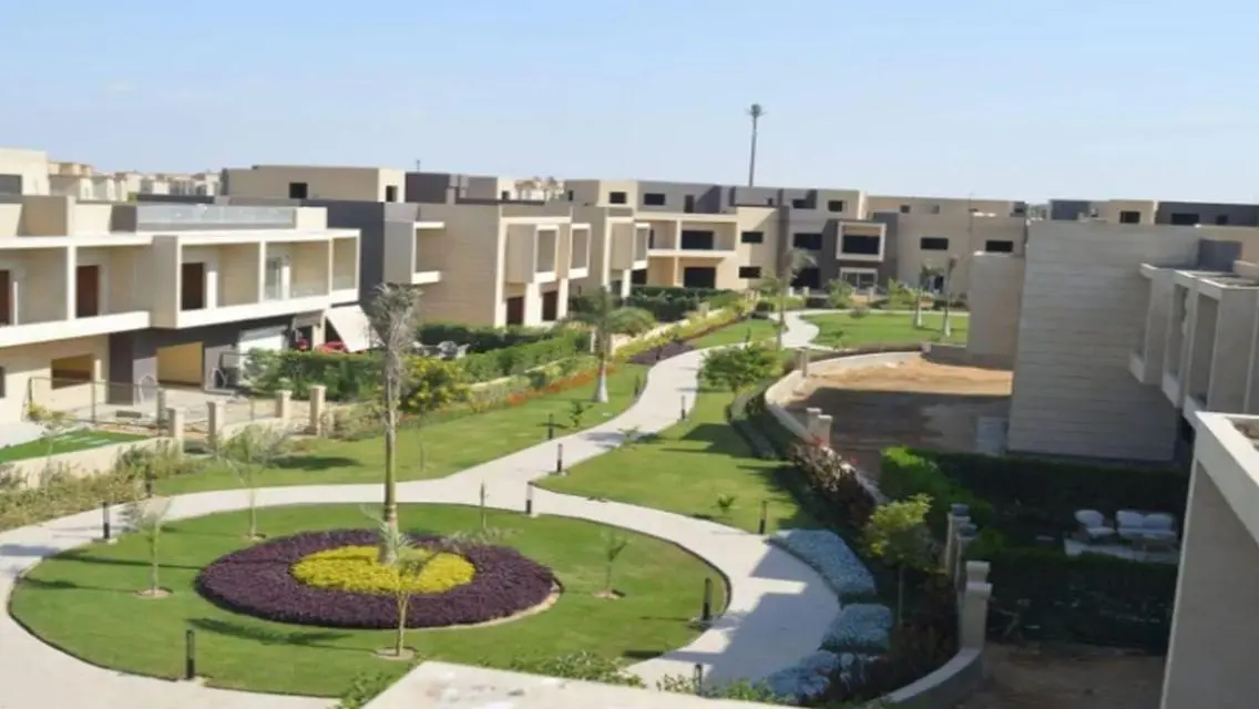 فيلا فاخرة مع حديقة خاصة ومسبح